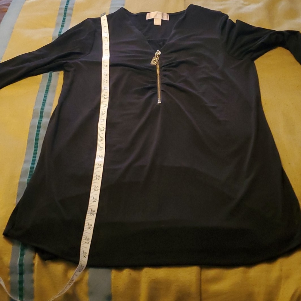 ⚜️ Michael Kors zip front black top - Picture 5 of 8